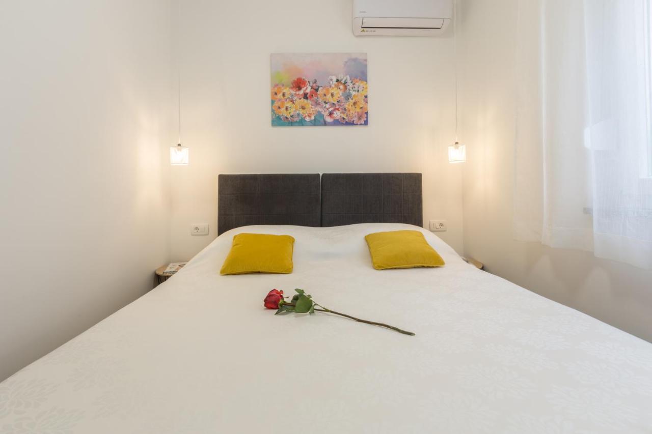 Sylvia Center Apartment พูลา ภายนอก รูปภาพ